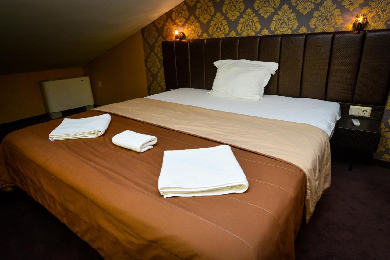 Vrazhdebna Hotel