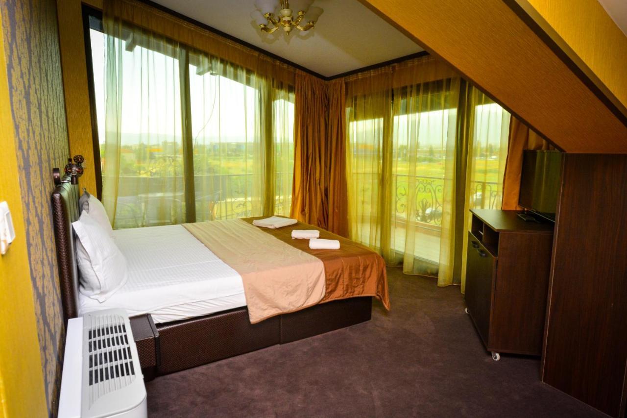 Vrazhdebna Hotel