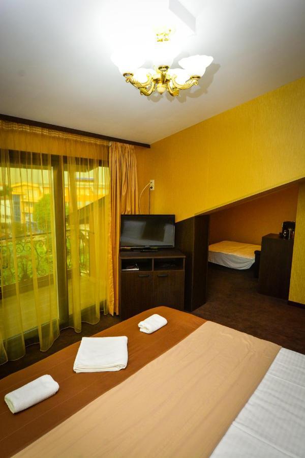Vrazhdebna Hotel *